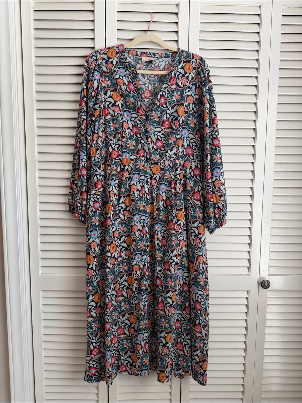 Universal Thread Floral Multicolor V-Neck Long Sleeve Midi Dress